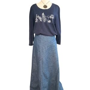 Nature Print Cotton Top Witchy Earthy Plant
Graphic Navy Tee L